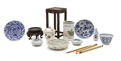 Lot 66 - A collection of Chinese porcelain