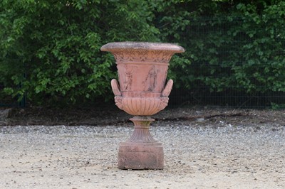 Lot 683 - A terracotta garden urn