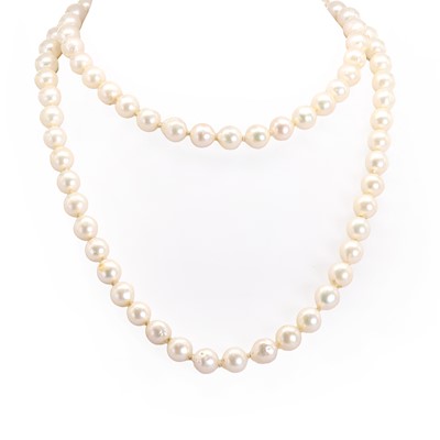 Lot 214 - A single row uniform cultured pearl necklace with a diamond set clasp