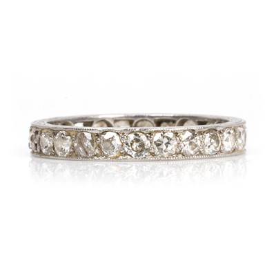 Lot 80 - A full eternity diamond ring