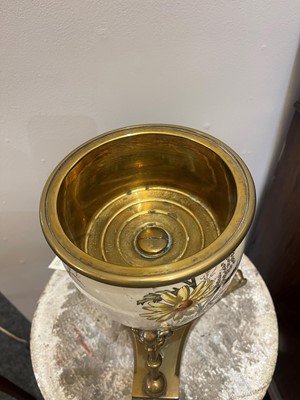 Lot 275 - A Victorian porcelain oil lamp