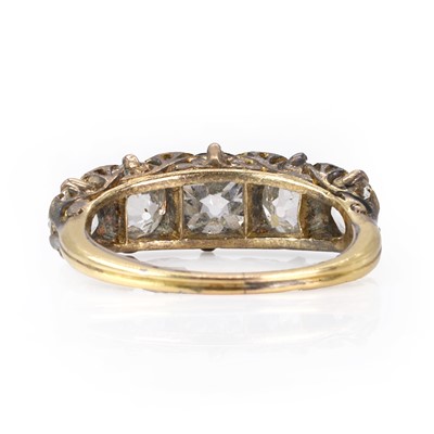 Lot 25 - A late Victorian five stone diamond ring