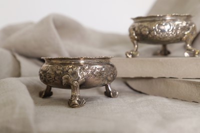 Lot 42 - A pair of silver cauldron salts