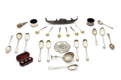 Lot 83 - A collection of silver items