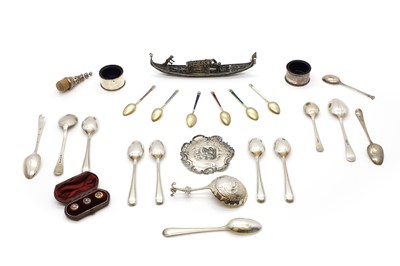 Lot 83 - A collection of silver items