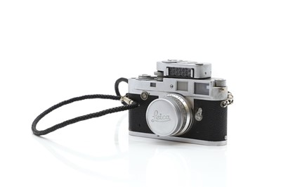 Lot 319 - A Leica M2 Camera outfit