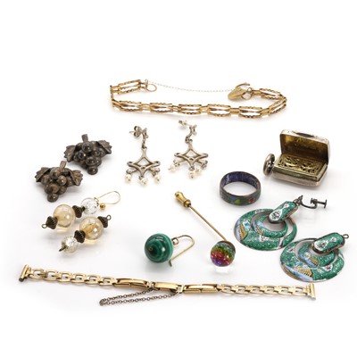 Lot 402 - A collection of gold, silver and base metal jewellery