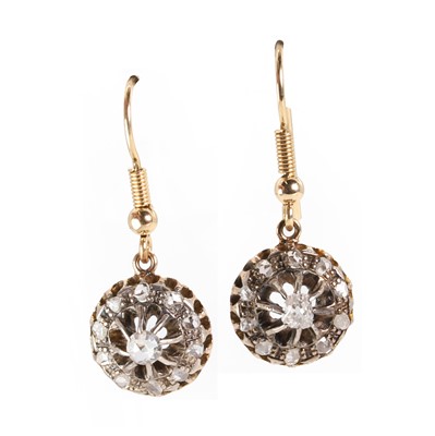 Lot 34 - A pair of Edwardian diamond cluster drop earrings, c.1900