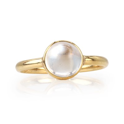 Lot 38 - An Edwardian single stone moonstone ring