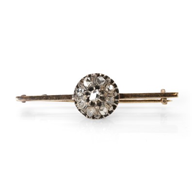 Lot 63 - A diamond cluster bar brooch