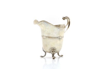 Lot 109 - A George III style silver cream jug