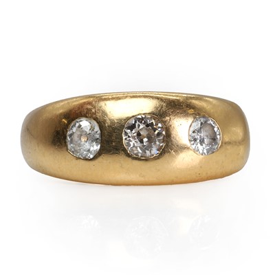 Lot 37 - An early 20th-century 18ct gold three stone diamond ring