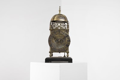 Lot 265 - A brass lantern clock