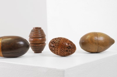 Lot 432 - A collection of treen