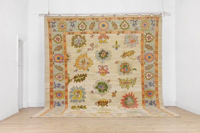 Lot 105 - An Oushak wool carpet