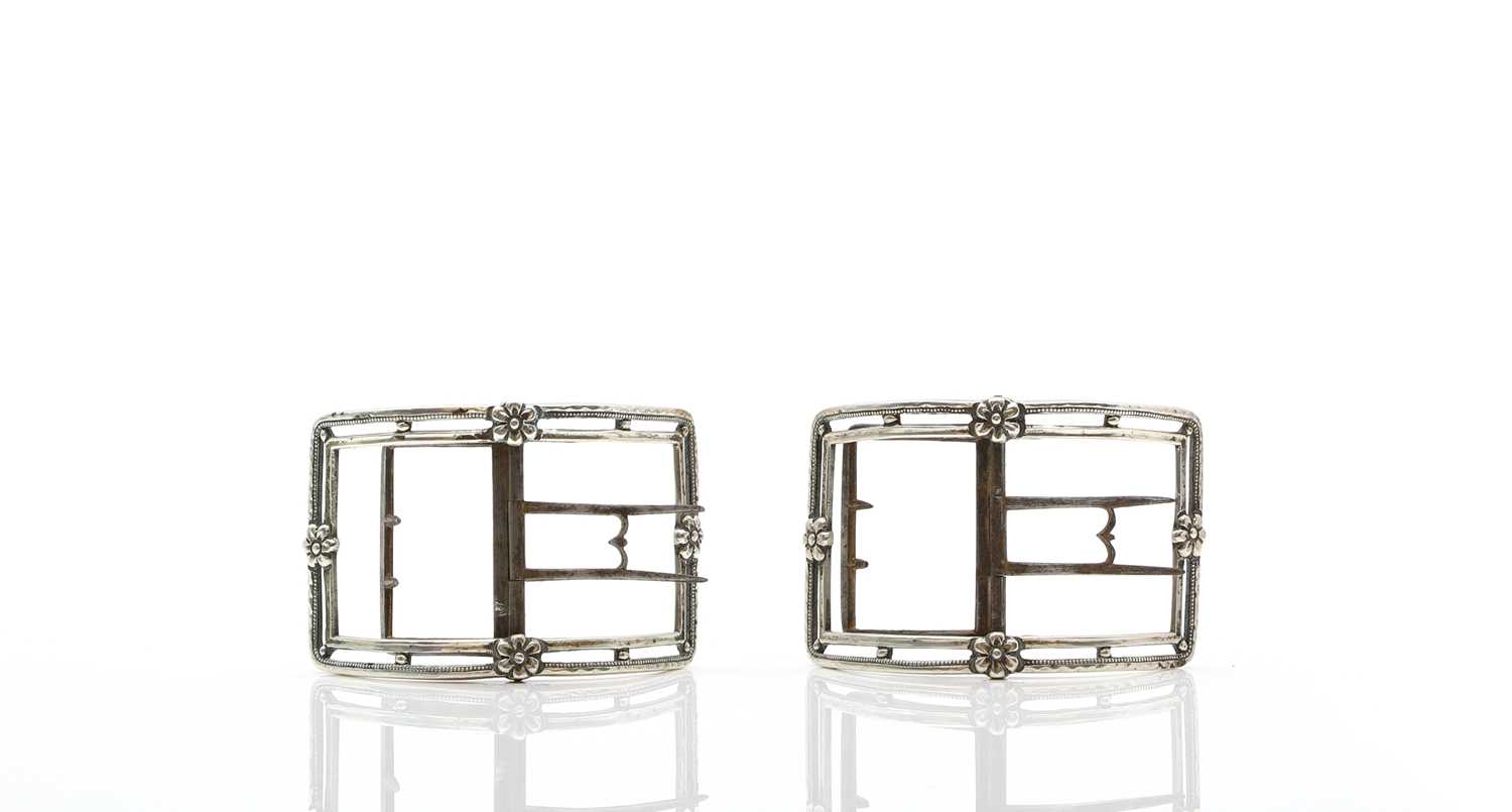 Lot 100 - A pair of George III silver shoe buckles