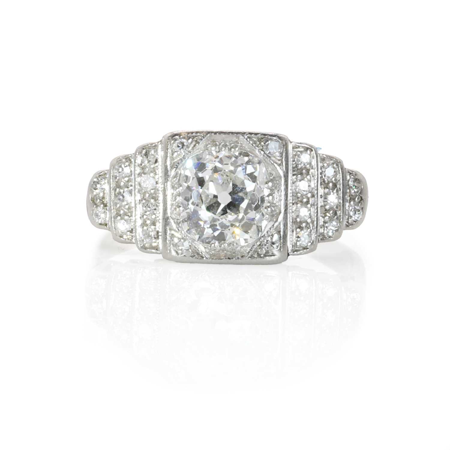 Lot 67 - An Art Deco diamond ring