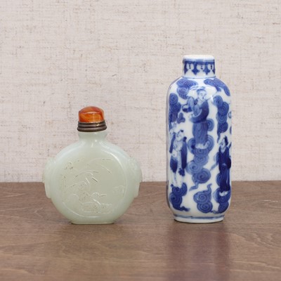 Lot 262 - A Chinese blue and white snuff bottle