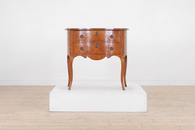 Lot 656 - A small inlaid satinwood commode