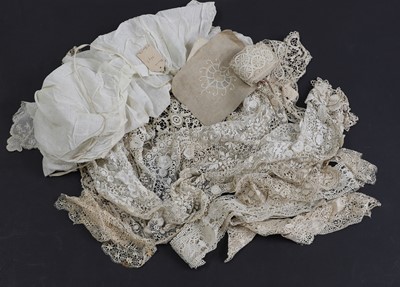 Lot 320 - A collection of lace and linen