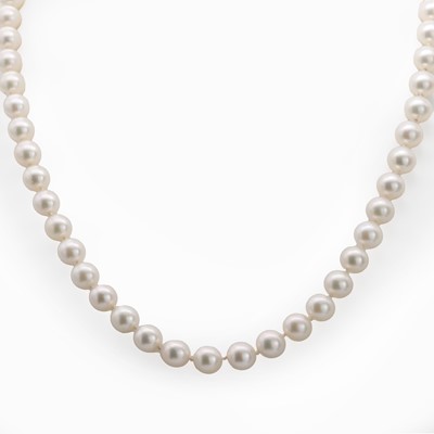 Lot 212 - A uniform single row cultured pearl necklace