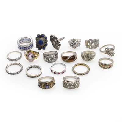 Lot 444 - A collection of silver rings