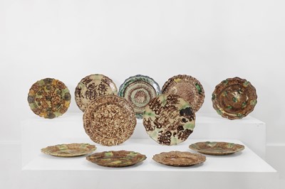 Lot 513 - A group of eleven slipware plates