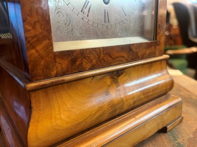 Lot 282 - A walnut library clock