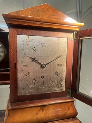 Lot 282 - A walnut library clock