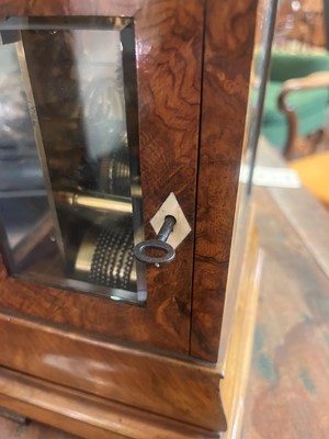 Lot 282 - A walnut library clock