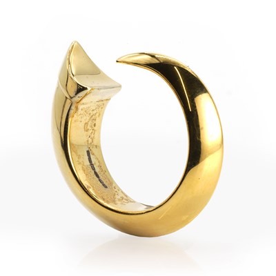 Lot 217 - A silver gilt 'Tusk' ring, by Shaun Leane