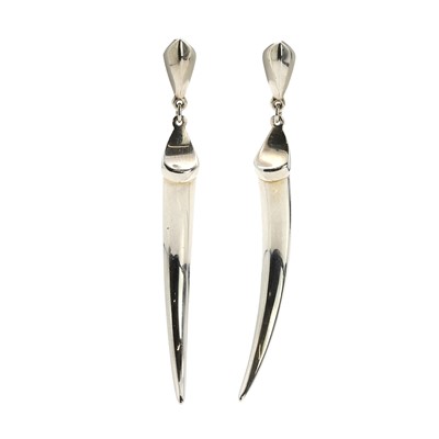 Lot 251 - A pair of sterling silver 'Tusk' drop earrings, by Shaun Leane