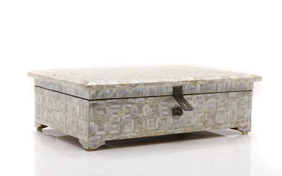 Lot 333 - A mother of pearl box