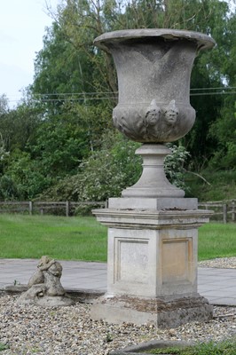 Lot 688 - A monumental carved marble urn