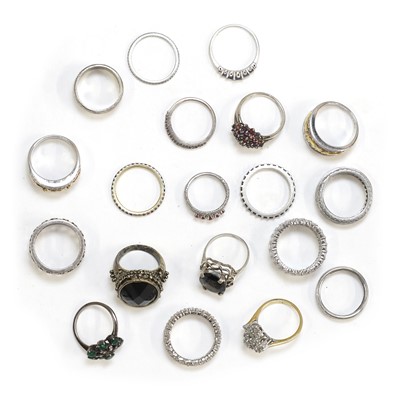 Lot 442 - A collection of silver rings