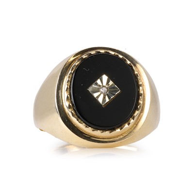 Lot 498 - A 9ct gold onyx and diamond signet ring