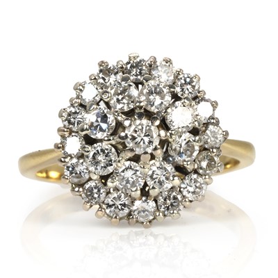 Lot 103 - An 18ct gold diamond cluster ring