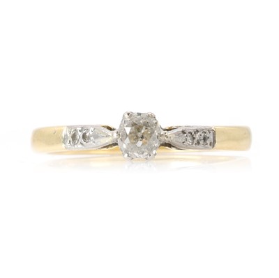 Lot 139 - An 18ct gold diamond single stone ring