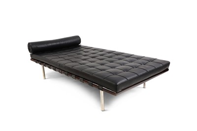 Lot 520 - A 'Barcelona' style daybed