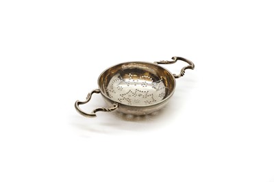 Lot 97 - A George II silver lemon strainer