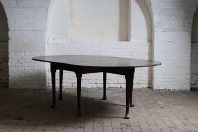 Lot 123 - A large George III mahogany gateleg dining table