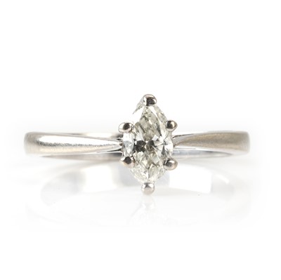 Lot 141 - A white gold diamond single stone ring