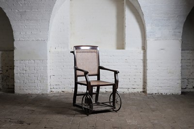 Lot 389 - An Edwardian invalid chair