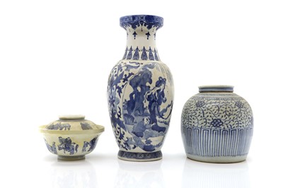 Lot 202 - A collection of blue and white Chinese ceramics