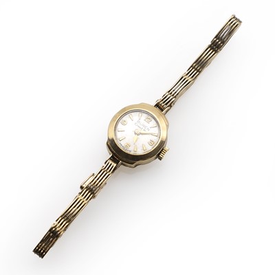 Lot 559 - A ladies' 9ct gold Buren mechanical bracelet watch