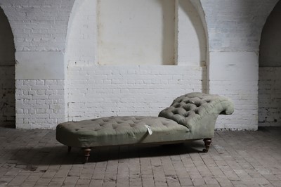 Lot 323 - An upholstered daybed