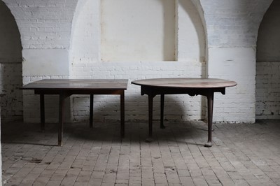 Lot 156 - A George III mahogany drop-leaf table