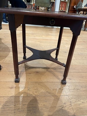 Lot 92 - A George III mahogany Pembroke table