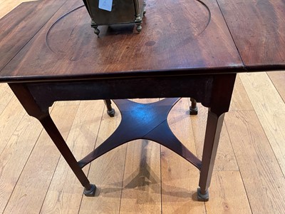 Lot 92 - A George III mahogany Pembroke table