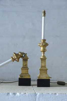 Lot 41 - A pair of turned giltwood table lamps